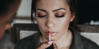 Najlepsze sposoby aplikacji podkładu, aby zatuszować niedoskonałości skóry