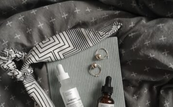 Jakie są najskuteczniejsze składniki aktywne w serum przeciwzmarszczkowych i jak działają na skórę? Jakie są najskuteczniejsze składniki aktywne w serum przeciwzmarszczkowych i jak działają na skórę?