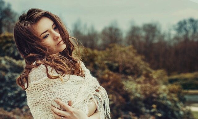 Jak wygładzić włosy po nocy?