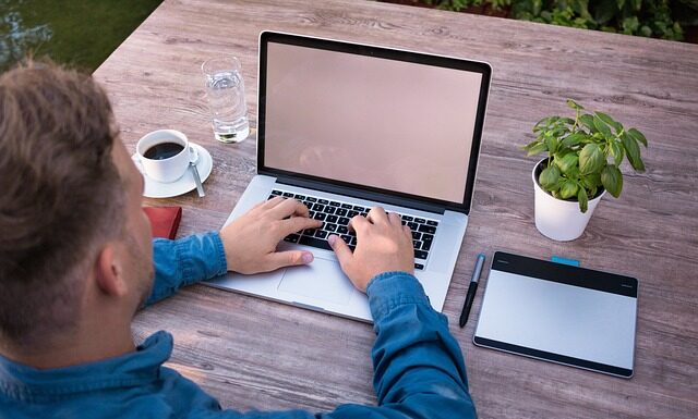 Jak się pisze brud czy bród?