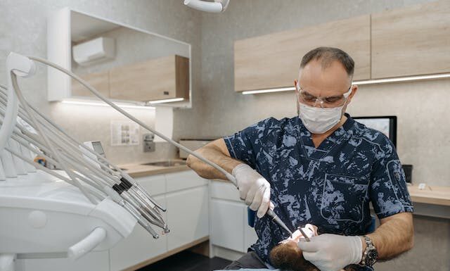 Sprzęt i akcesoria dentystyczne