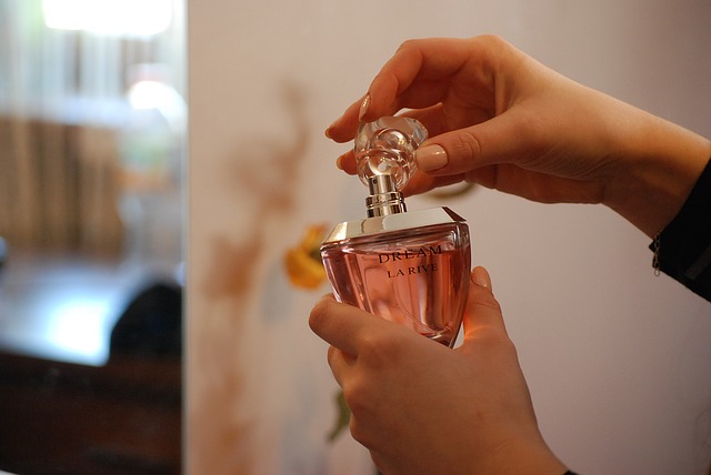 perfume-1285592_640 czy notino ma oryginalne perfumy